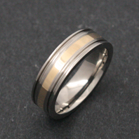 Titanium Ring - Gold Zaket